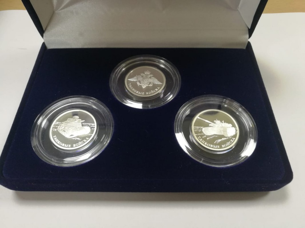 Набор из трех серебряных монет 